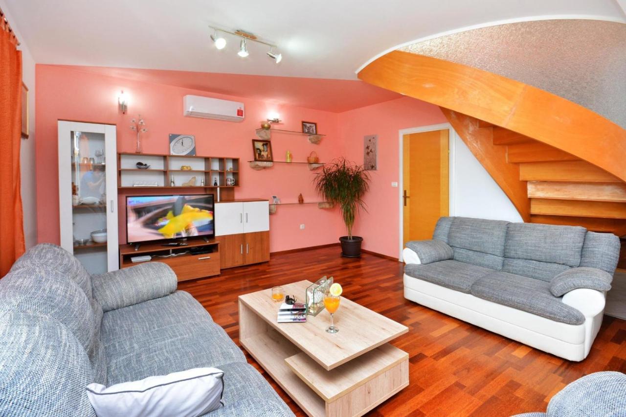 Holiday Home Nevenka Kaštela エクステリア 写真